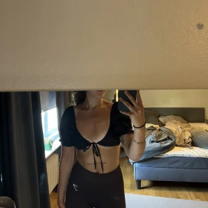 Topp - Topp med knytning, aldrig använd storlek 34