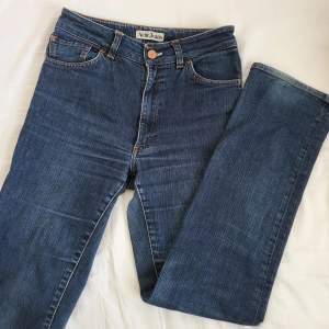 Ett par sjukt fina jeans från Acne Jeans, säljer då de är stora på mig nu💗