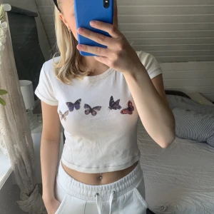 Crop too - Jättr mjukt och skönt material, tröjan är från brandy melville! Nyskick!