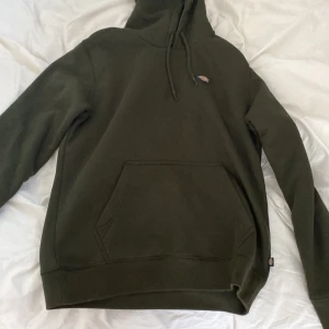 Dickies hoodie - Snygg mörk grön dickies hoodie