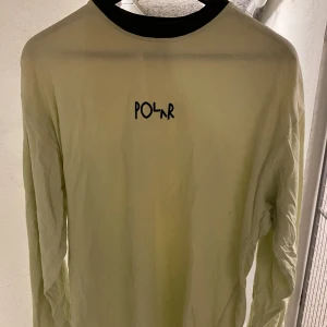 Polar skate co longsleeve.  - Välanvänd men bra skick. 