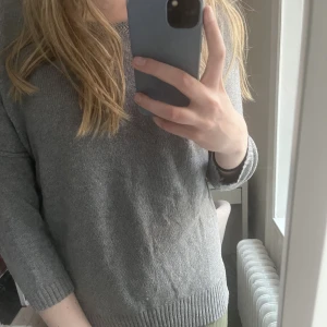 Tröja - Trekvartsarm tröja i grå från H&m i storlek S💞💞Köpare står för frakt💞💞