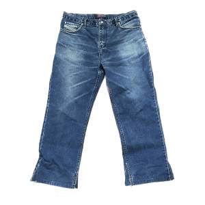 Diesel jeans, är för korta på mig, klippta så att dom är bredare fär nere