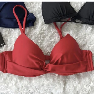 Röd push up bikini Nelly  - Söt röd bikini från Nelly som tyvärr aldrig kommit till användning