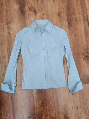 Skjorta  - Ny, tagit bort den nedre delen 