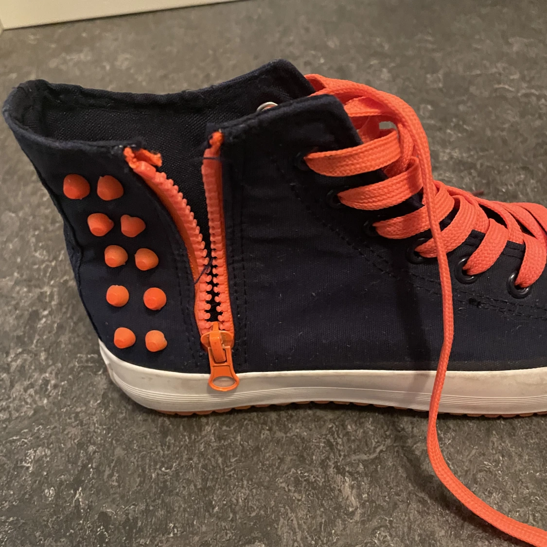 Mörk blå skor  - 91