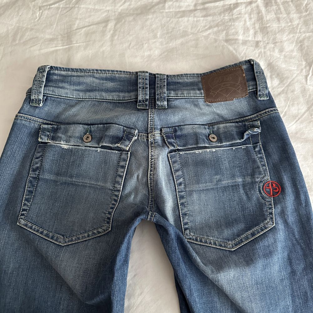 Lågmidjade jeans med fina fickor vintage från Bikbok💓midja 76 innerben 89 jae 165. Jeans & Byxor.