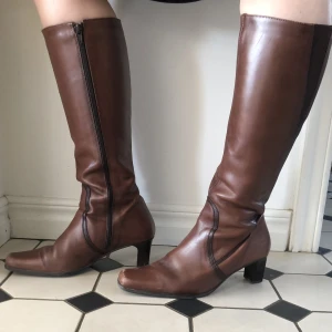 Boots - Coola boots! Strl 39, ganska bra skick men lite slitna på insidan, skriv för bilder!