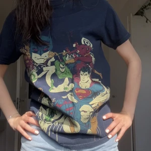 t-shirt  - oanvänd av mig men köpt på secondhand, bra skick storlek s