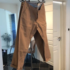 Chinos - Snygga chinos, perfekt till din outfit. 