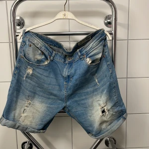 Jeans shorts - Nästan oanvända