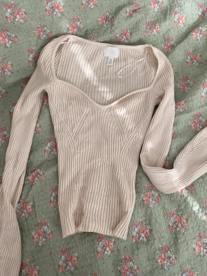 Långärmad  - Långärmad topp från hm. Storlek xs men passar större. Använd 1 gång