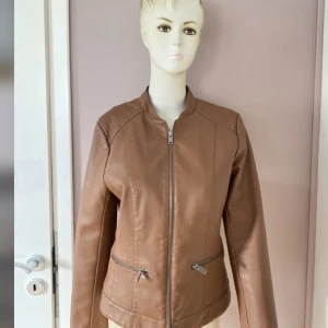 Jacka  - Dm för mer detaljer 