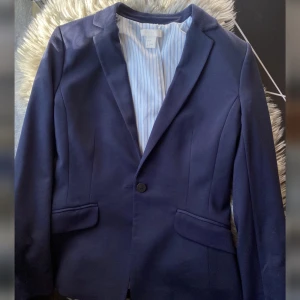 Kostym jacka - Dm för mer detaljer 