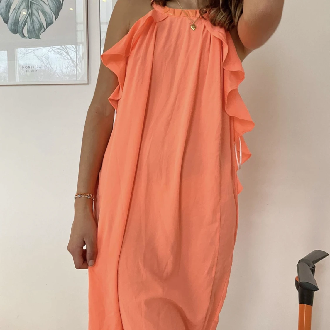 Korallrosa klänning