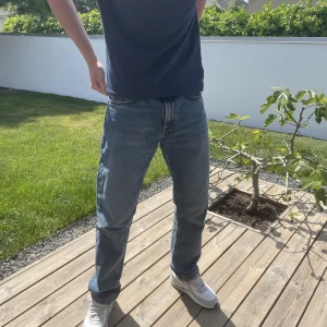 Nudie Jeans W31 L32 - Nypris ca 1500kr. Använt fåtal gånger. Jag är ca 180cm lång och väger ca 70kg. Betalar inte för frakt. 