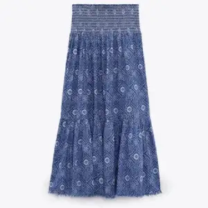 Söker denna i kjol i xs/s! Skriv gärna privat till mig om du säljer en eller om du vet någon annan som säljer! 