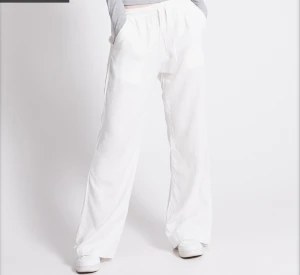 Linnebyxor  - Säljer ett par linnebyxor, verkligen super sköna nu till sommaren❤️ 