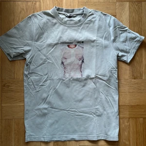 T-shirt Eytys - T-shirt från eytys. Använts ett fåtal ggr. Strl skulle jag säga är herr s/m. 