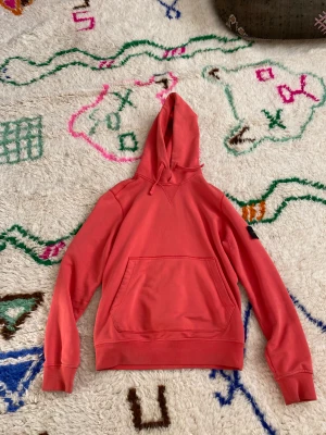 Stone Island Hoodie  - Stone island Hoodie size M  Bara att hojta ifall du vill ha mått eller fler bilder  Byten går bra  ⭐️⭐️⭐️