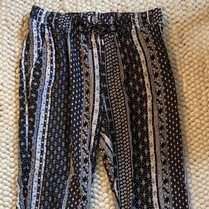 Tunna tyg byxor  - Luftiga och sköna tyg byxor i bra skick. 