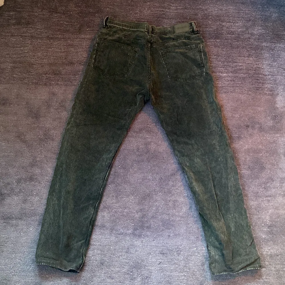 Space wach coco trousers från Weekday i bra skick. Svartmelerade.. Jeans & Byxor.