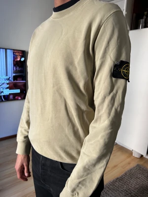 Stone Island Tröja - Stone Island tröja i beige. Nypris 2800. Kvitto finns