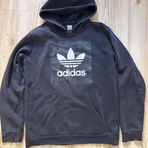 Adidas hoodie i bra skick! 