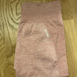 Gymshark träningsthigts - Ljusrosa träningstights från gymshark i strl M. Superskönt material och bra skick.