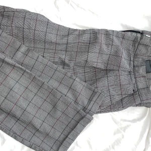 Kostymbyxor - Randiga kostymbyxor. Använda, i gott skick.