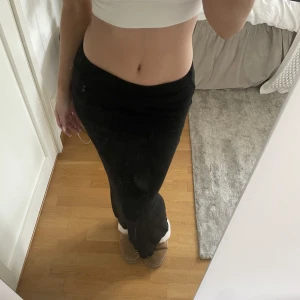 Långkjol  - Så fin långkjol från nakd. Defekt- nopprig tyvärr men går säkert bort med en noppermaskin!