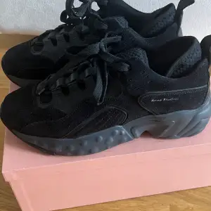 Acne studios rockaway sneakers  Oanvända Svarta,mocka 