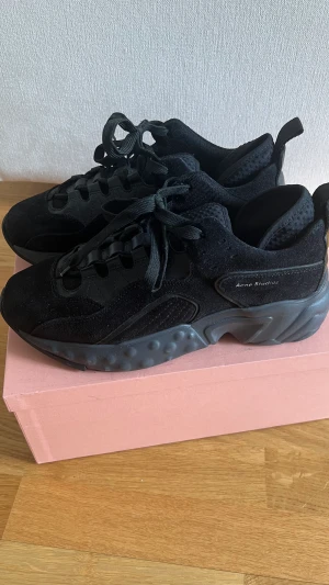 Acne studios sneakers  - Acne studios rockaway sneakers  Oanvända Svarta,mocka 