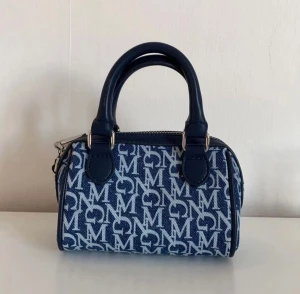 Väska - En jätte fin och söt väska från mango! Bra skick! 