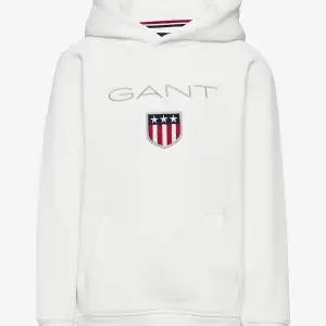 Säljer en vit Gant hoodie. Fint skick och aldrig använd av mig men den är köpt på Plick. Pris kan diskuteras😊