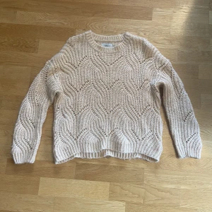 Stickad tröja - Beige stickad tröja 🧡 Frakten blir 60kr, men går att mötas upp i Göteborg eller Mölndal