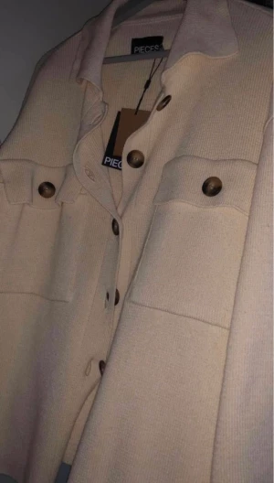 Kofta pieces - En helt ny kofta från pieces