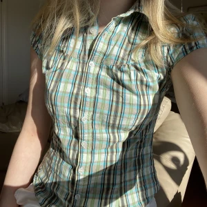 Skjorta  - Fin somrig skjorta. Skriv privat för frågor eller flera bilder. 60kr + frakt ❤️