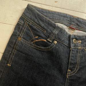 Slim jeans low waist. Säljer för 75kr + frakt 66kr spårbart