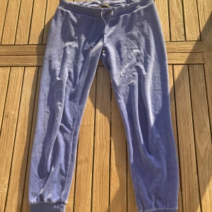 Juicy byxor - Blå Juicy byxor i storlek S! Fint skick!💕