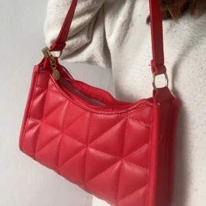 Ny väska! - Ny väska från Shein, säljer pga inte min still och sent att skicka tillbaka❤️30kr + frakt, har en lika i vit som jag också säljer