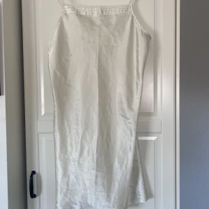 Nattlinne  - Nattlinne  20kr+frakt  använd men inga synliga tecken 