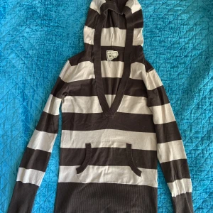 Tröja  - Cool hoodie-tröja. Sitter som en M