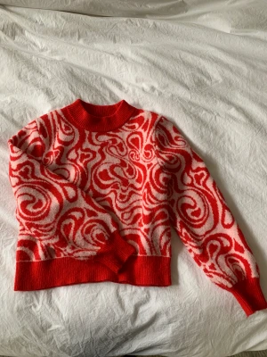 Gulligaste stickad tröja!  - Använd två gånger! 