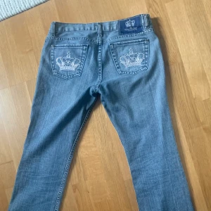 Victoria Beckham Jeans - Köpta second hand. Lågmidjade. Bra skick. Spårbar frakt ingår!!!
