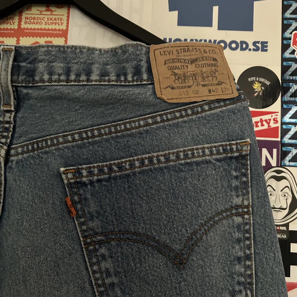 Riktigt Loose vintage Levi’s jeans, vet inte vilken modell det är :( långa i benen och ser ut som nya! . Jeans & Byxor.