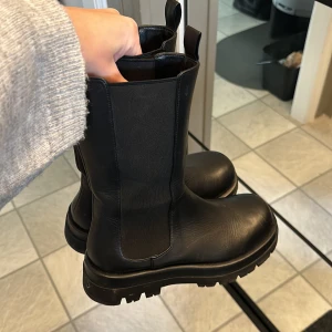 Boots  - Ut snygga boots, använda 1 gång storlek 40