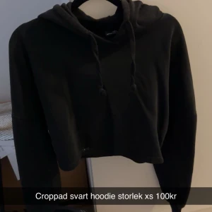 Croppad hoodie - Jätte fint skick