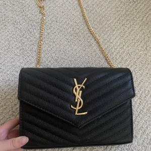 Ysl väska  - Fin Ysl väska i jättefint skick! 