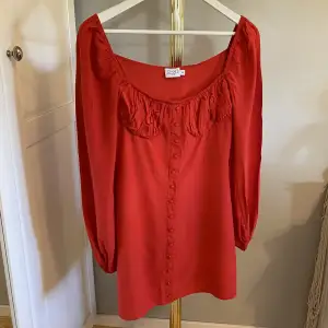 Röd klänning ifrån na-kd